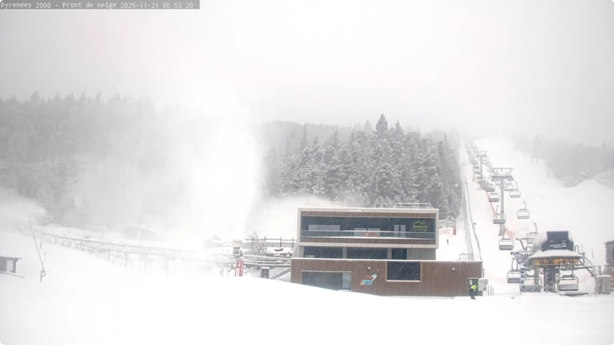 Il neige au front de neige de Bolquère Pyrénées 2000